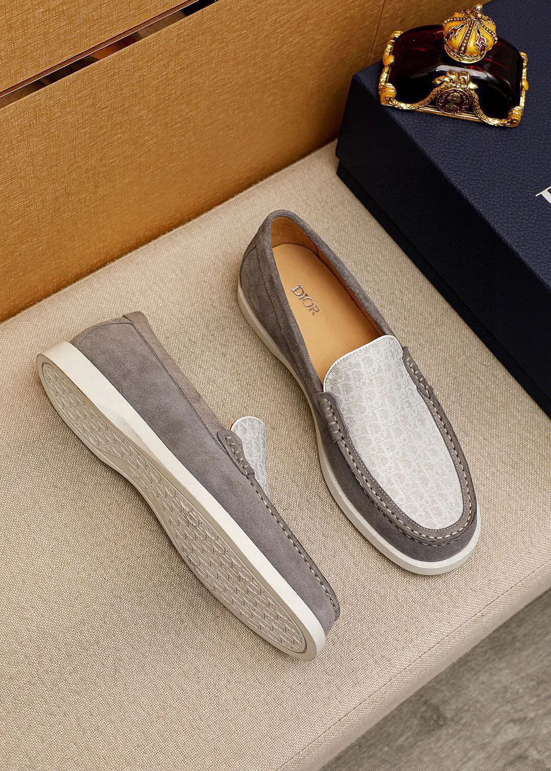 Men's shoes 💰460 💐 Product trademark: Dior "Dior" casual leather shoes Regular size: 38-44 (45.46.47🉑️Customized) Product materials: Selected Italian imported first-layer calfskin upper, imported water-dyed 🐂 cowhide lining. Strong three-dimensional visual effect, rubber outsole Color: 3⃣️colors available